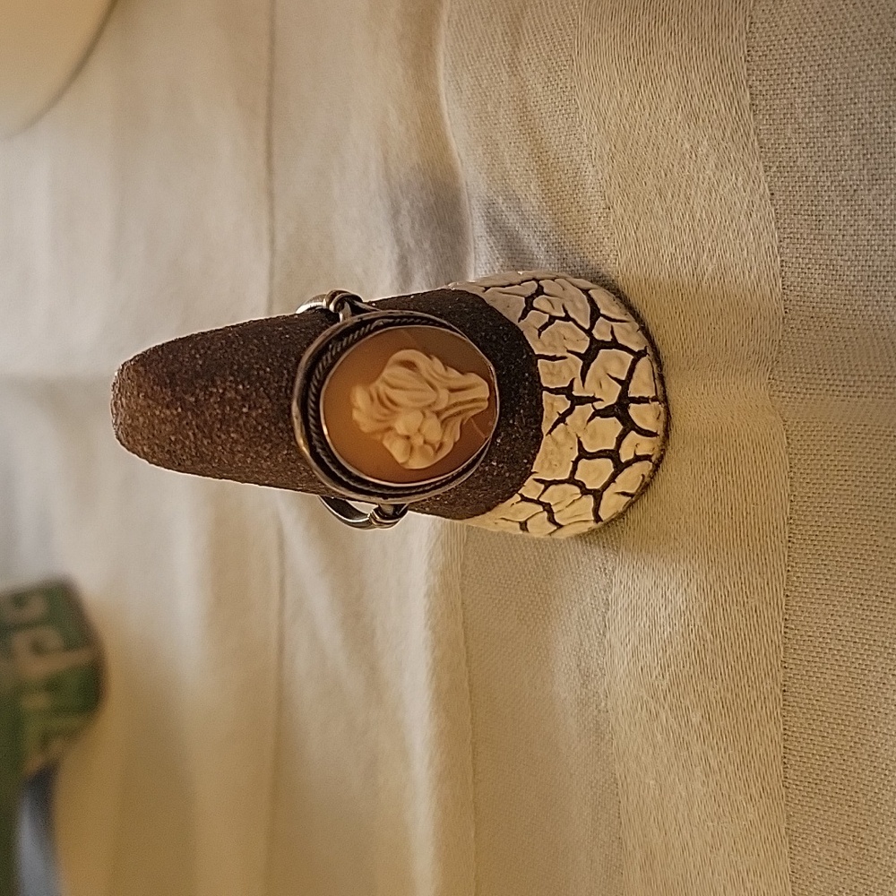 Vintage Cameo shell ring